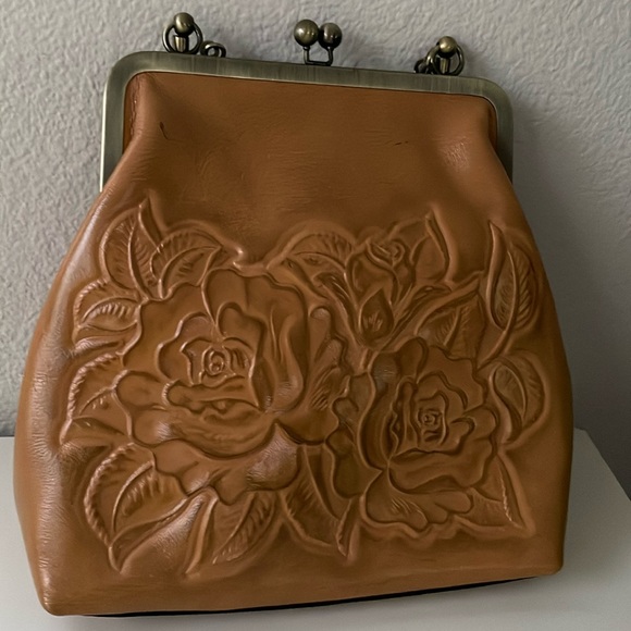 Patricia Nash Novella Crossbody with Kiss Lock - Picture 4 of 17